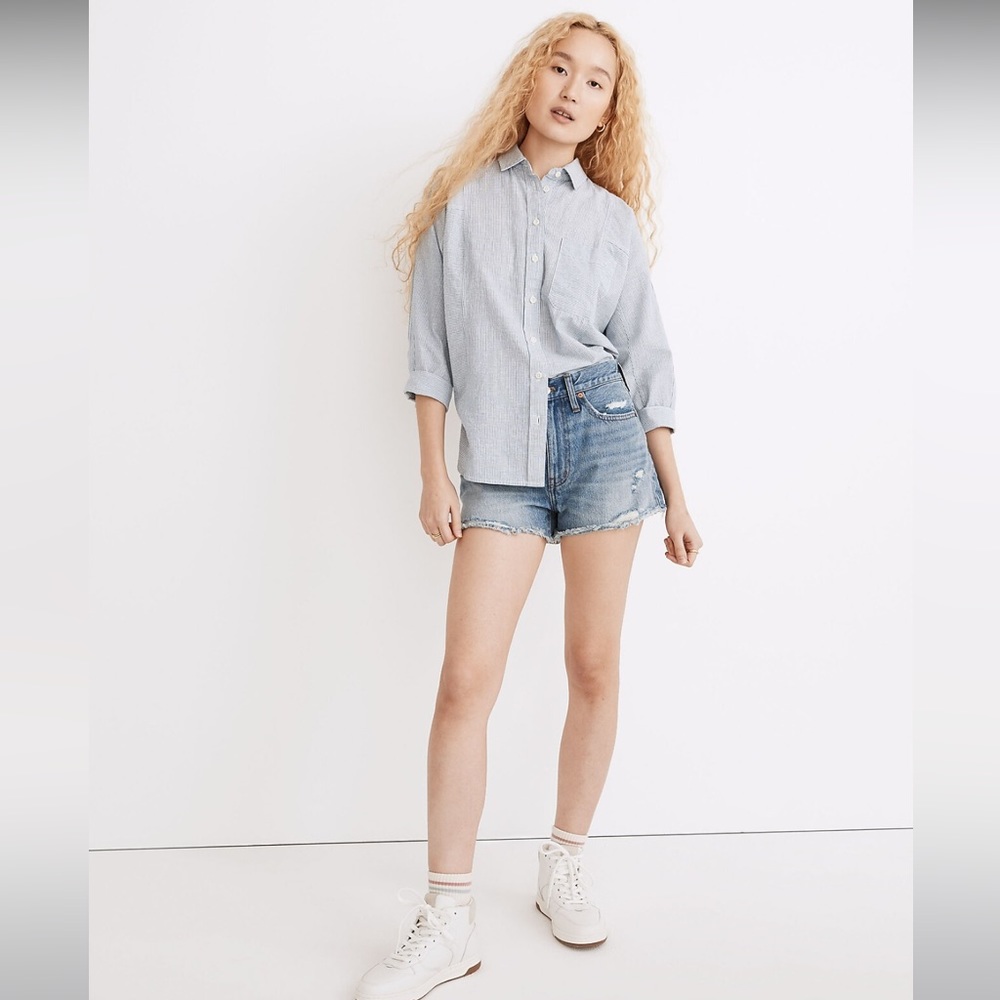 NWT Madewell Relaxed Mid Rise Denim Shorts in Renfield Wash Destructed Edition